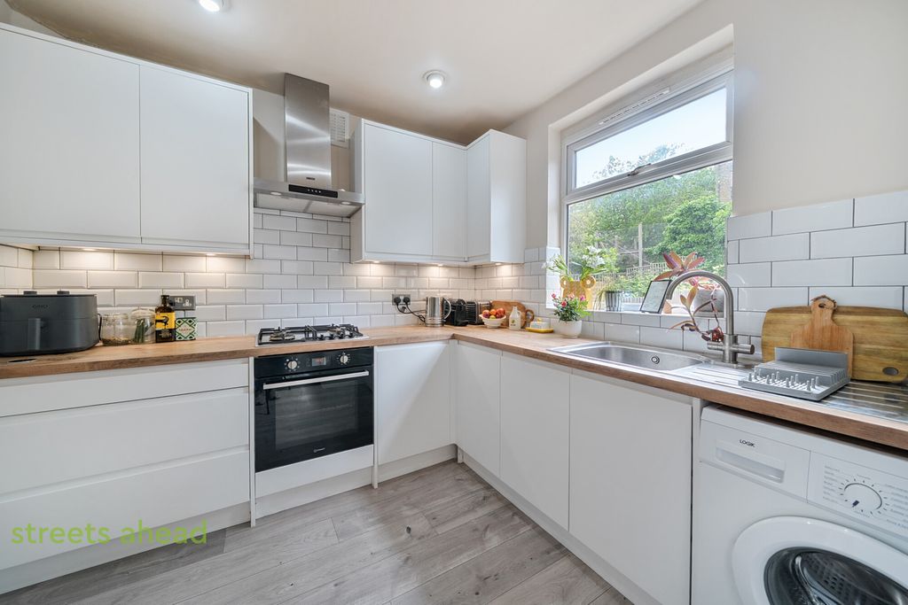 Property photo 3 of 17 19887ba1-Fd69-469...