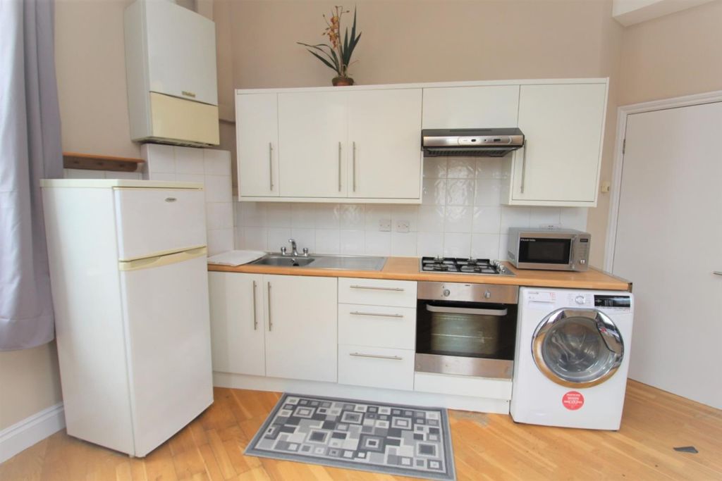 Property photo 2 of 10 Kitchen.Jpg