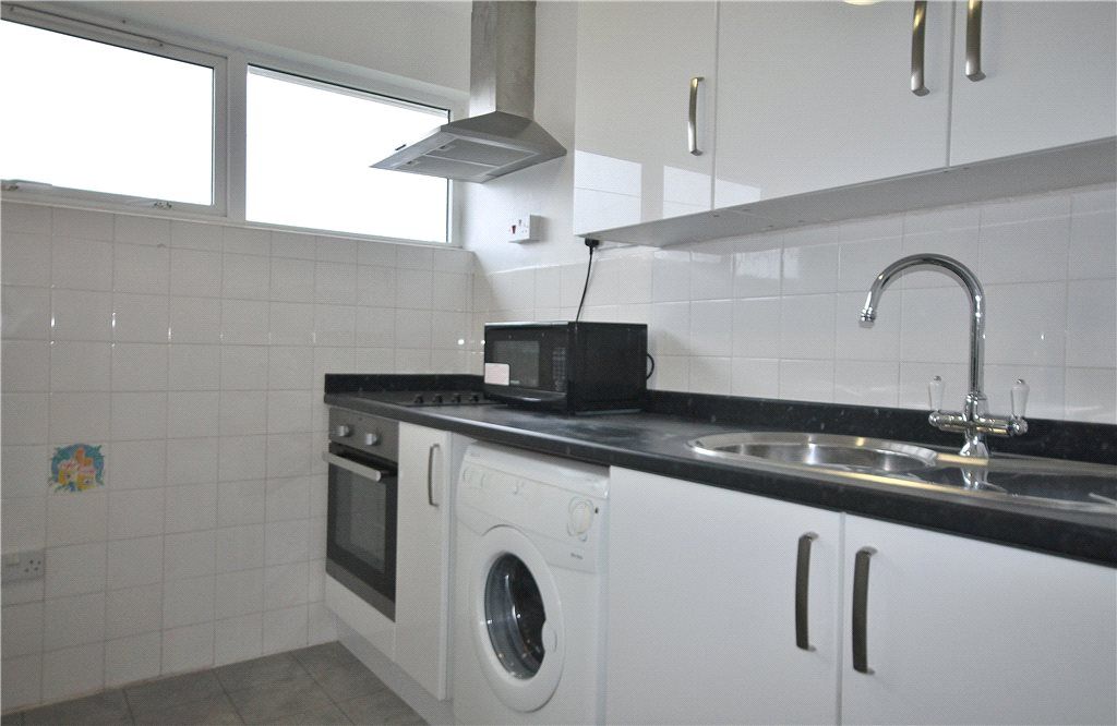 Property photo 2 of 11 Kitchen