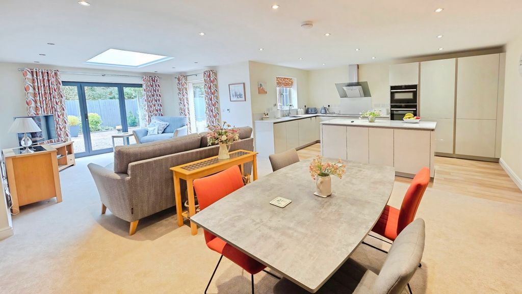 Property photo 3 of 20