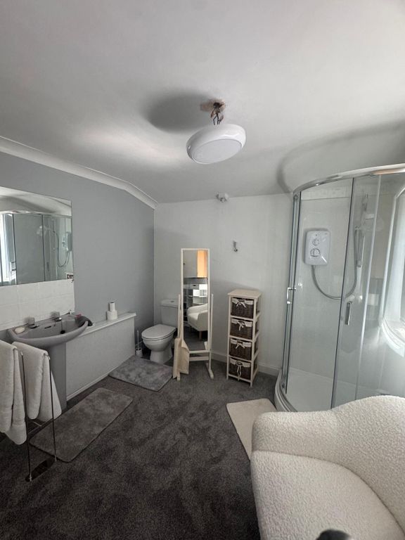 Property photo 1 of 6 1 Bed Terraced To Rent Eustace Road, Dagenham Rm6