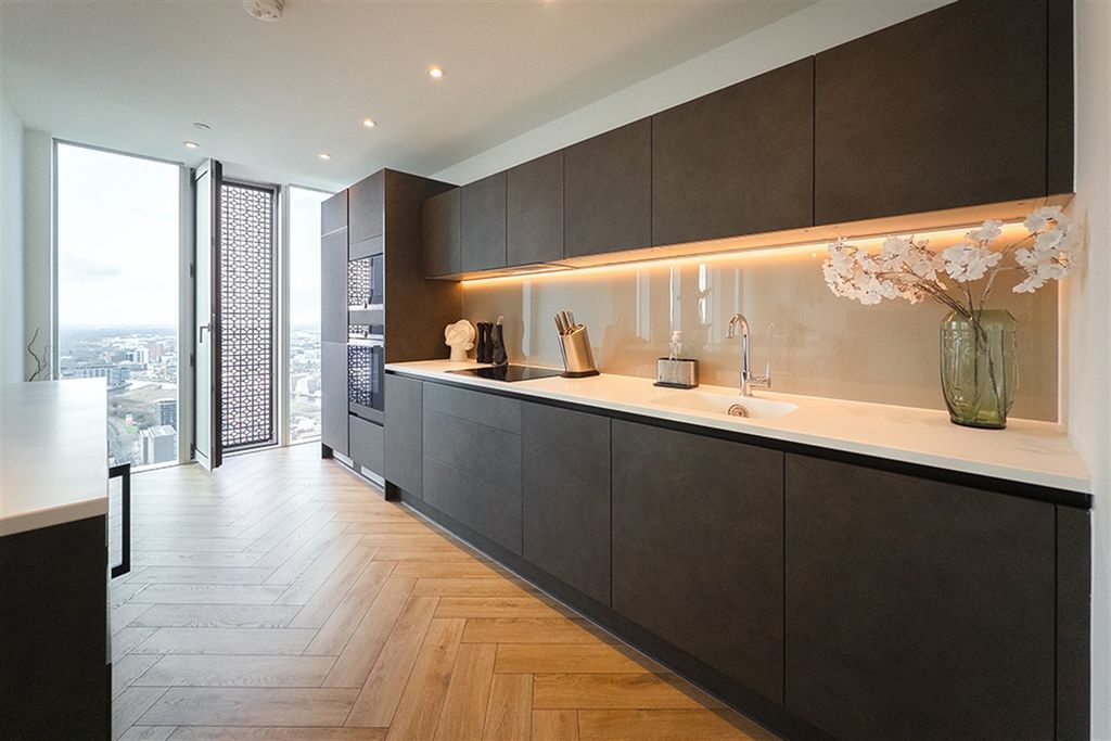 Additional image 10 of 3 bed flat to rentElizabeth Tower M15