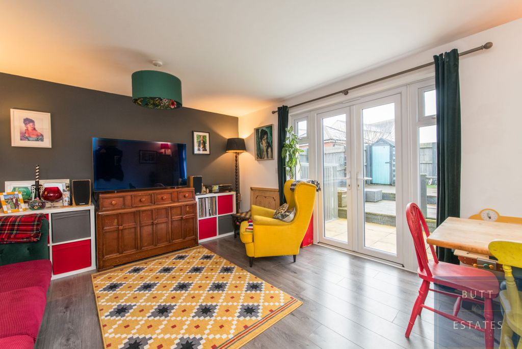 Property photo 3 of 11