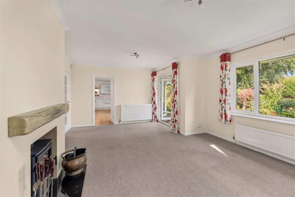 Property photo 3 of 23 5 Holland Rise, Kings Sutton-8.Jpg
