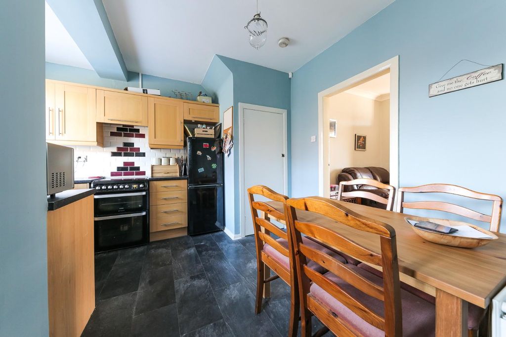 Property photo 3 of 11 Kitchen