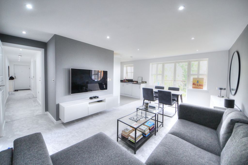 Property photo 1 of 17 Luxury Two Bedroom Apartment