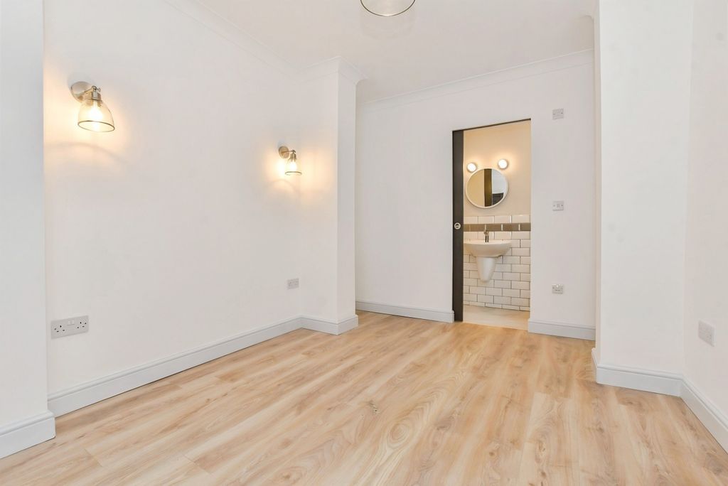 Property photo 3 of 12 Minnis 156 Bed 1 Use