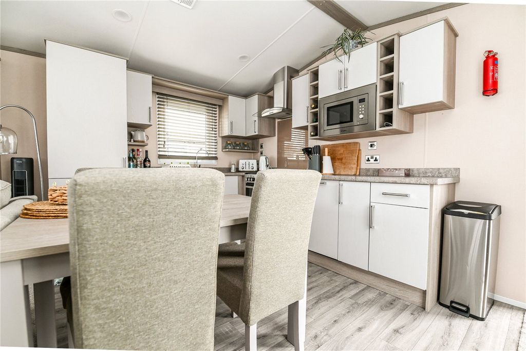 Property photo 3 of 15 Picture No. 04