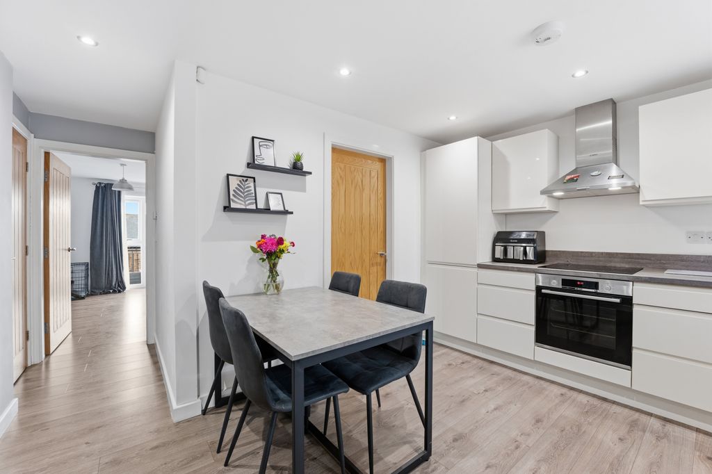 Property photo 2 of 27 P1139608-Min