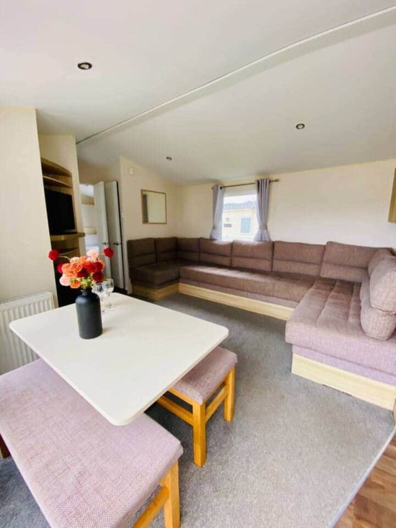 Property photo 2 of 31