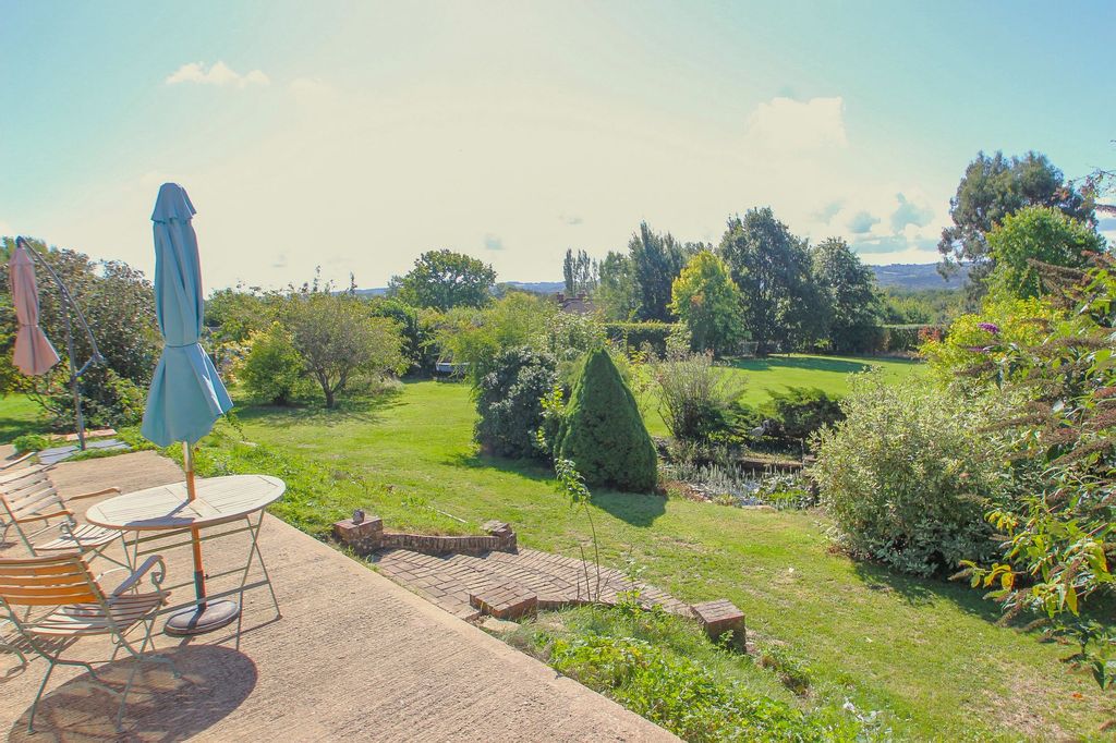 Property photo 2 of 31