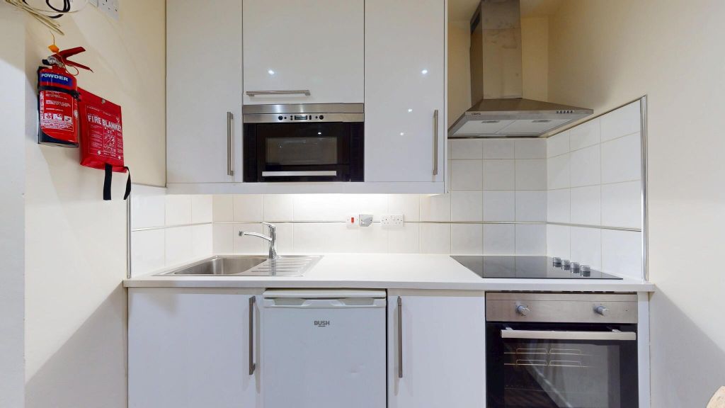 Property photo 2 of 8 Kitchen