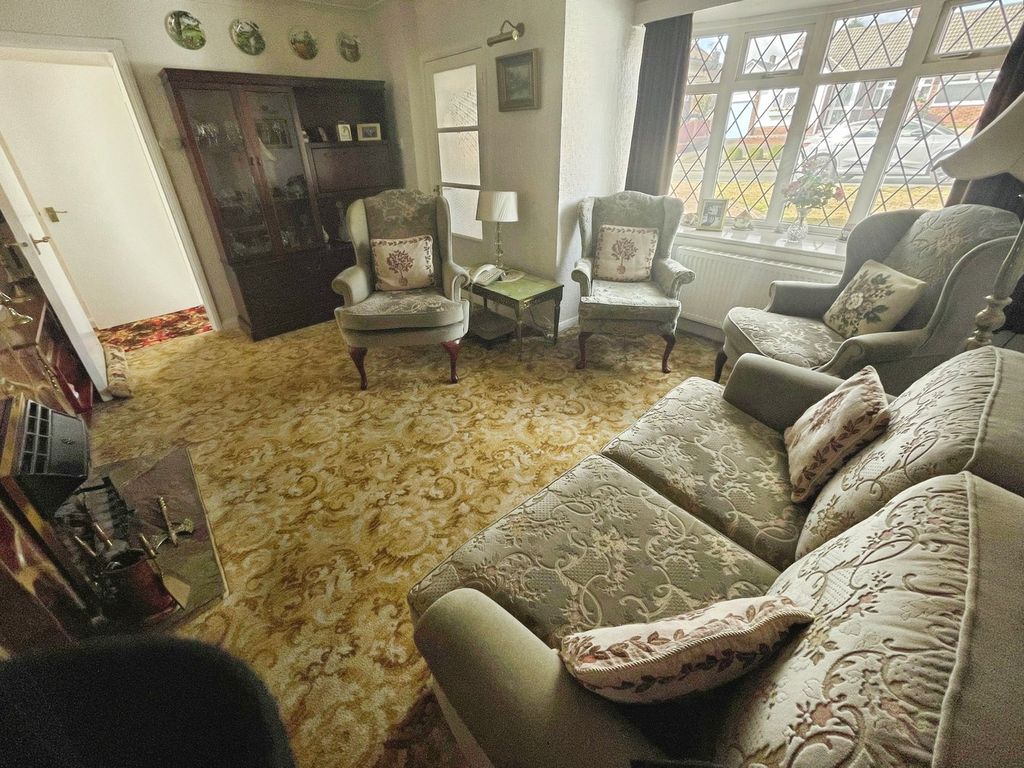 Property photo 2 of 18 Lounge