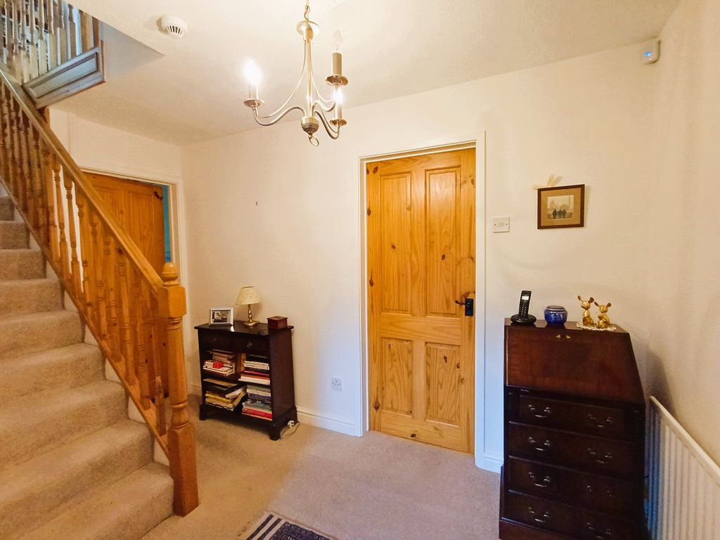 Property photo 2 of 17 Hallway
