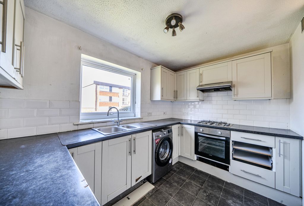 Property photo 1 of 11 Kitchen