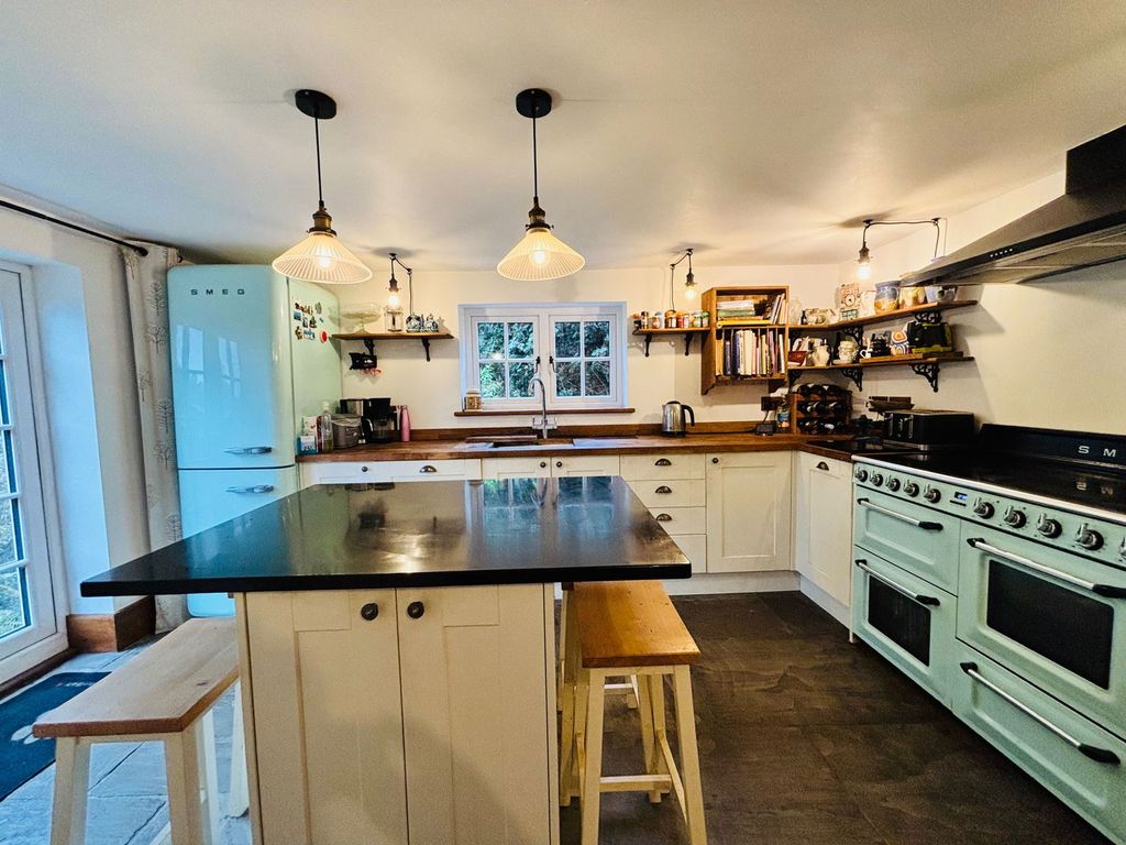 Property photo 2 of 43