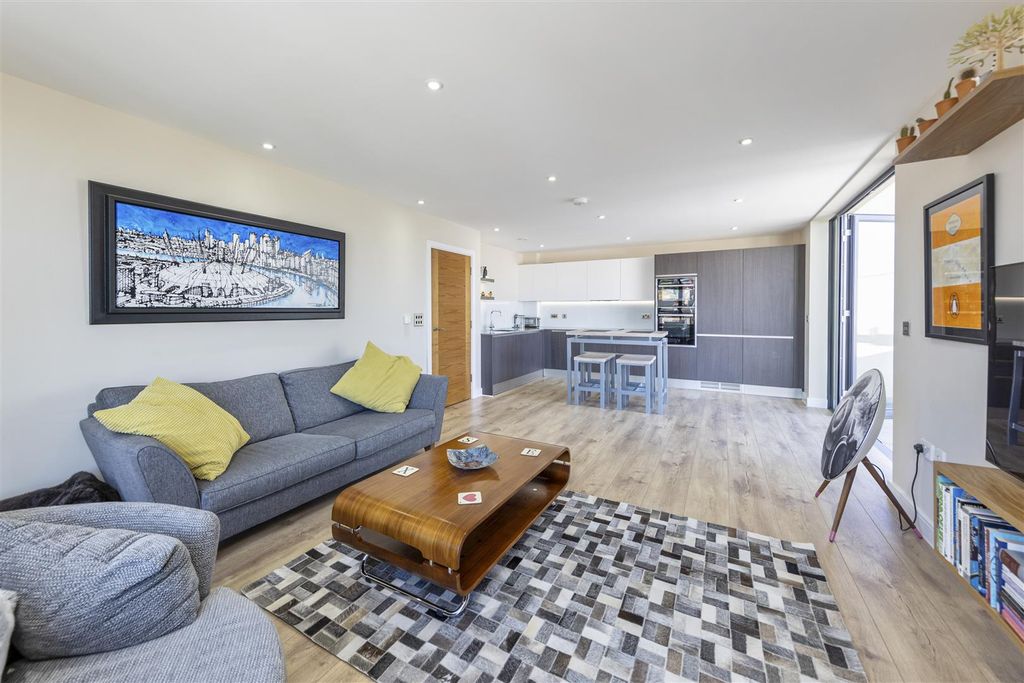 Property photo 2 of 26 34-The-Bellerby-Apartments,-Leapale-Lane,-Guildfor