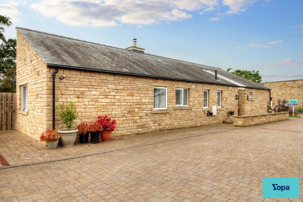 Property photo 1 of 28 St  Marys Court