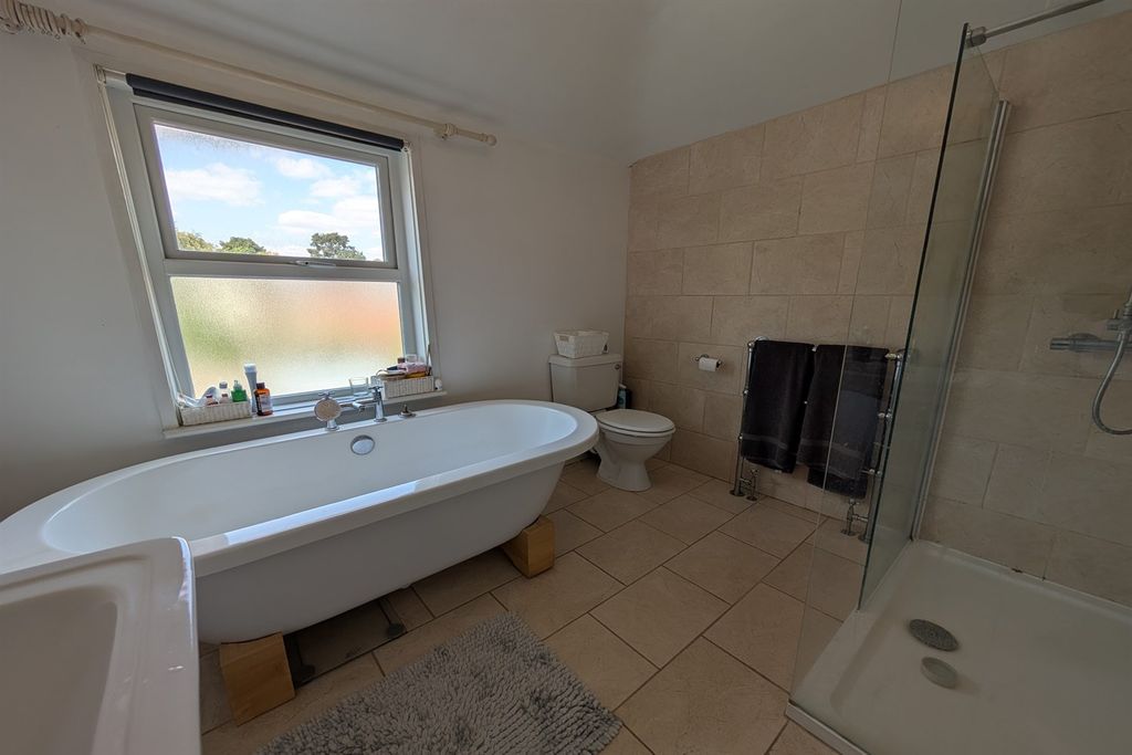 Property photo 3 of 9 (Main)