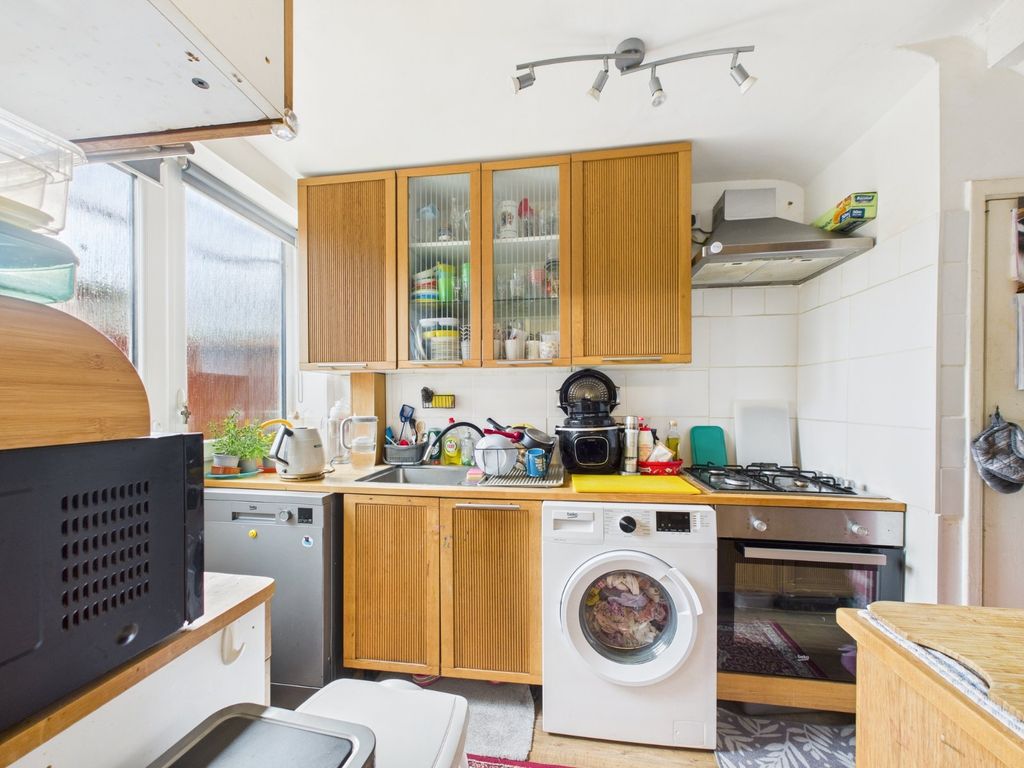 Property photo 2 of 12 Kitchen