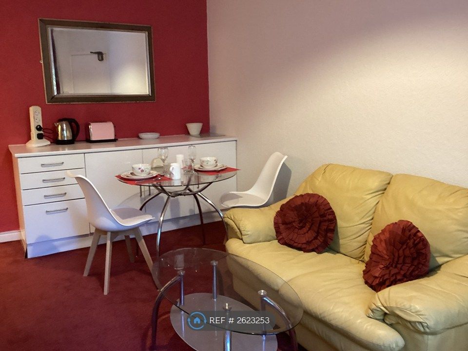 Property photo 1 of 6 Lounge