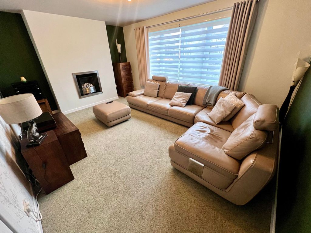 Property photo 3 of 35