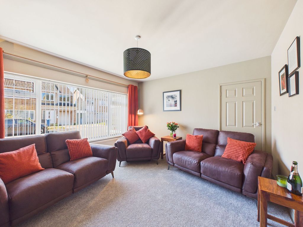 Property photo 2 of 16 Lounge