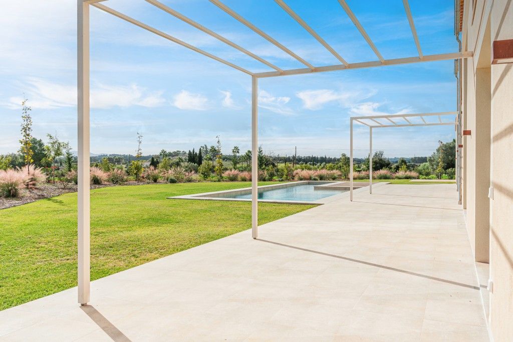 Property photo 2 of 20 Terrace