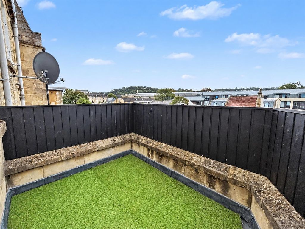 Property photo 3 of 12 Terrace