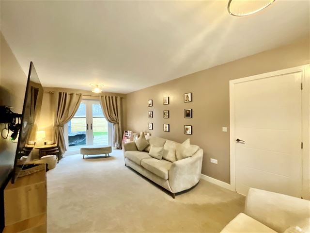 Property photo 3 of 21 Lounge