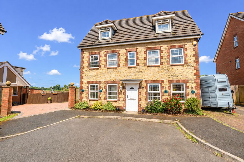Property photo 1 of 41