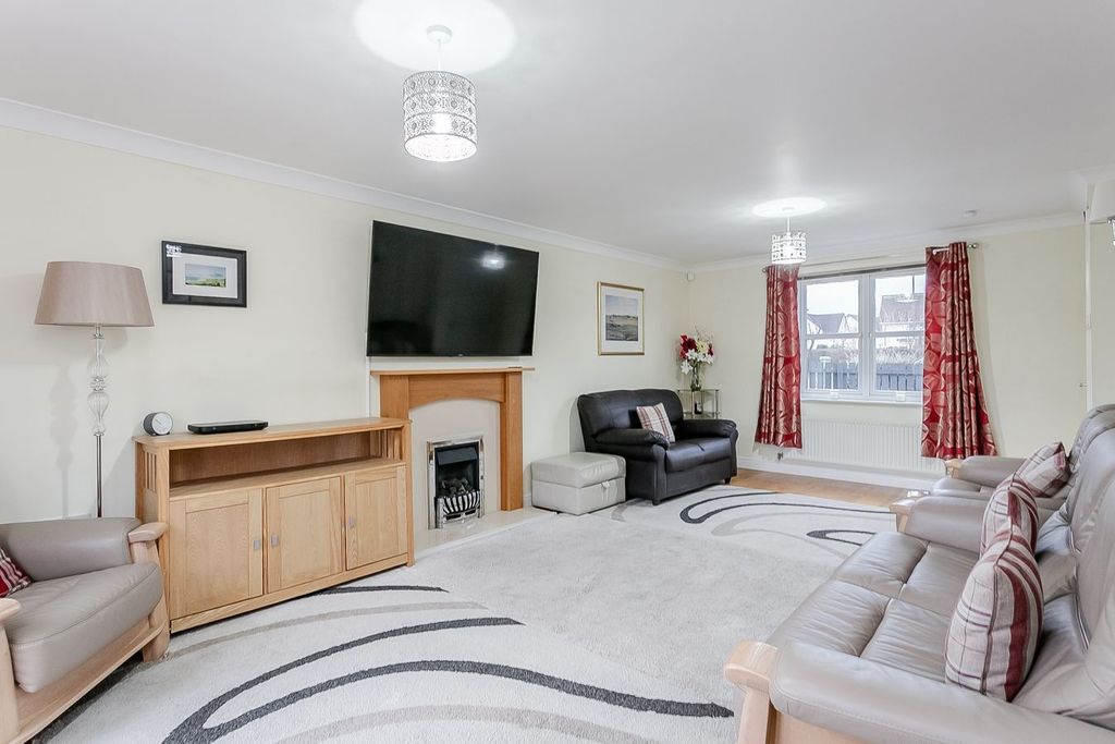 Property photo 3 of 36