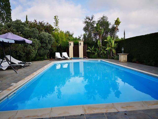 Property photo 2 of 28