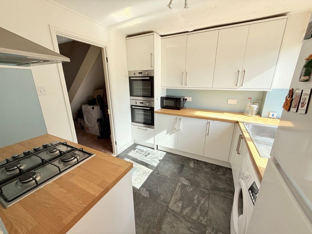 Property photo 3 of 14 Kitchen