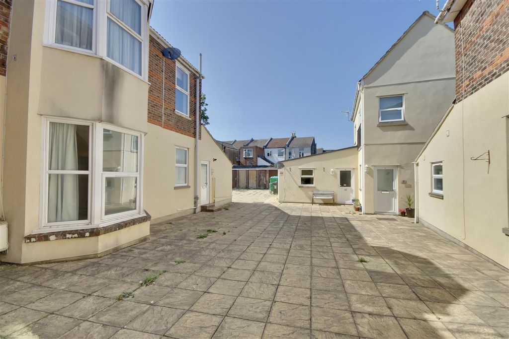 Property photo 1 of 8 97Dbae38-1Db8-4465-B4Aa-0181F4894894_1_201_A.Jpeg