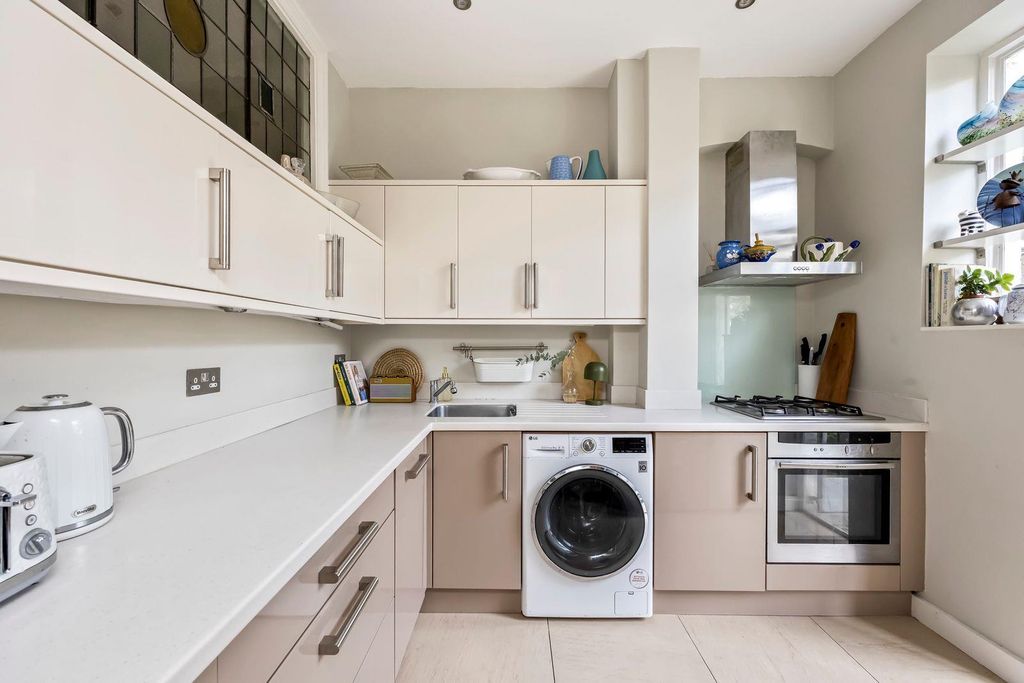 Property photo 2 of 22 Wilbury Road 9B Kitchen.Jpeg