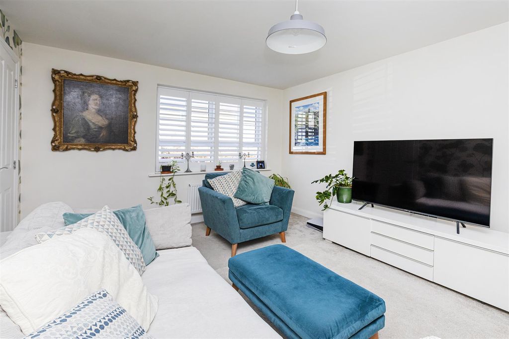 Property photo 2 of 40