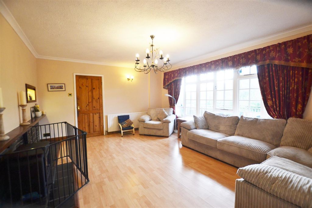 Property photo 3 of 27