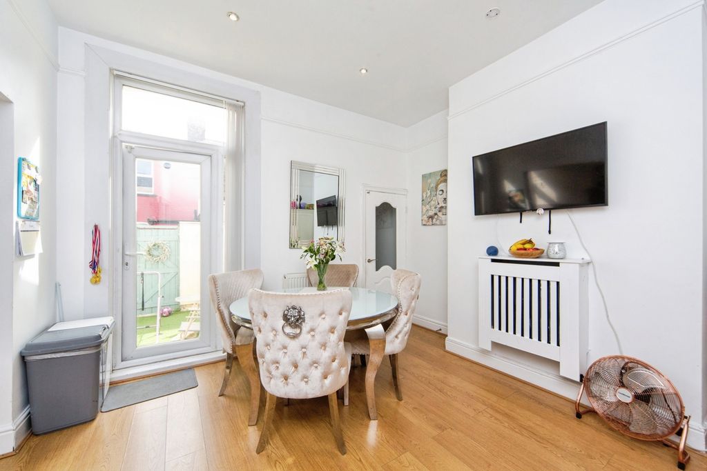 Property photo 3 of 22 Pbox-Img.Jpg