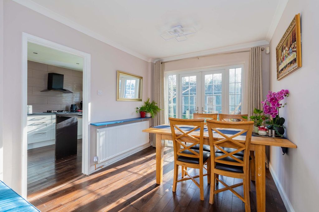 Property photo 2 of 20