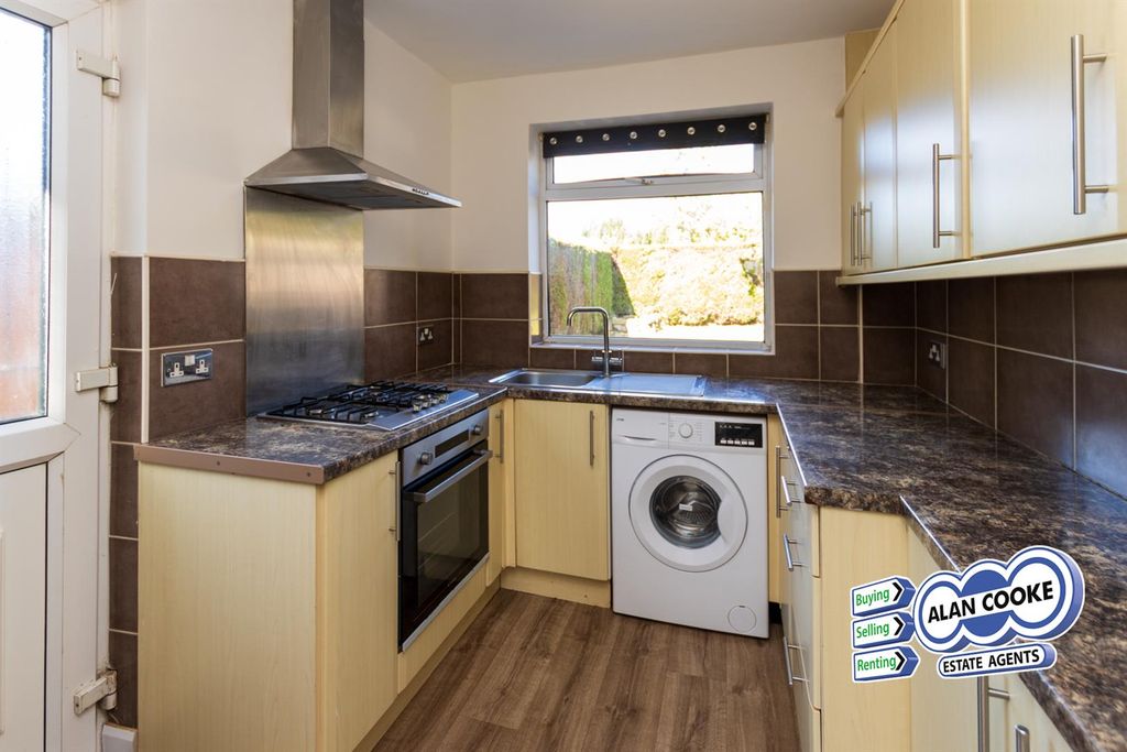 Property photo 3 of 9 Kitchen