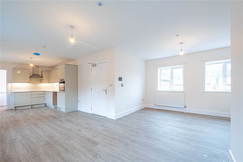 Property photo 2 of 9 Picture No. 10