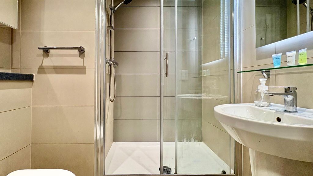 Property photo 3 of 34 Bathroom
