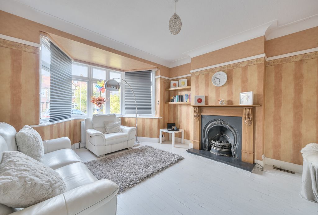 Property photo 3 of 18 1356169-10-68ce79...