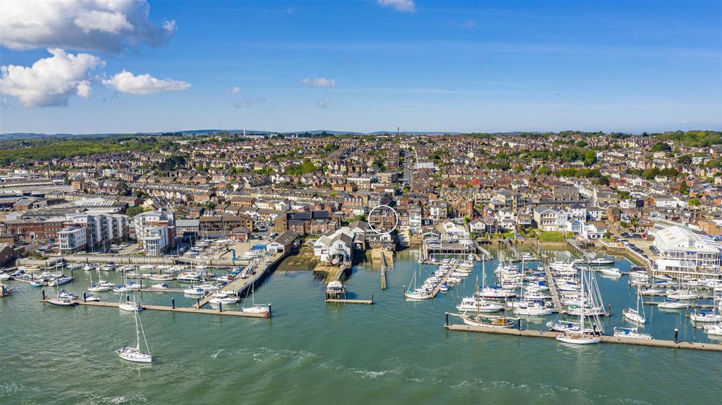 Property photo 3 of 14