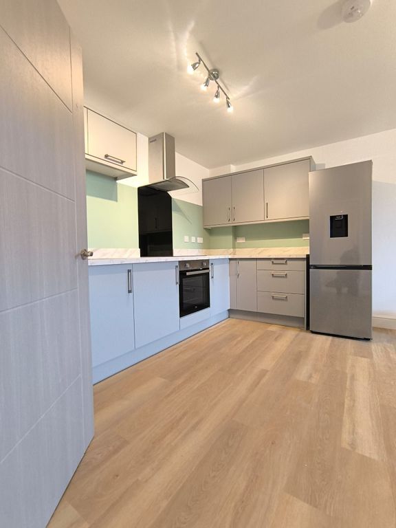 Property photo 2 of 8 Kitchen