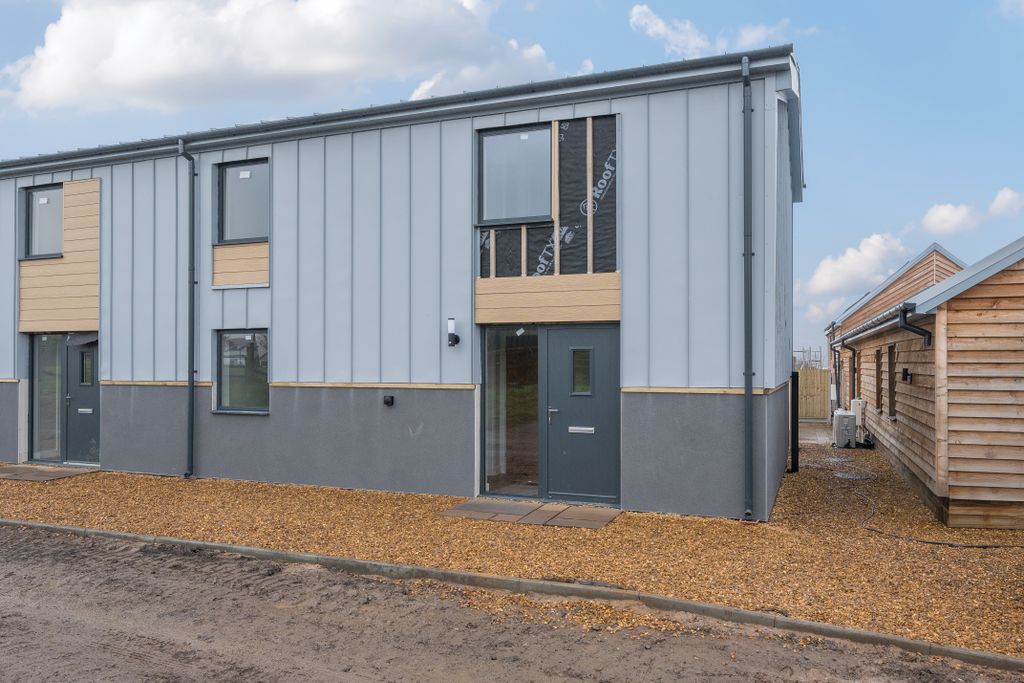 Property photo 1 of 18 1226101 (1)