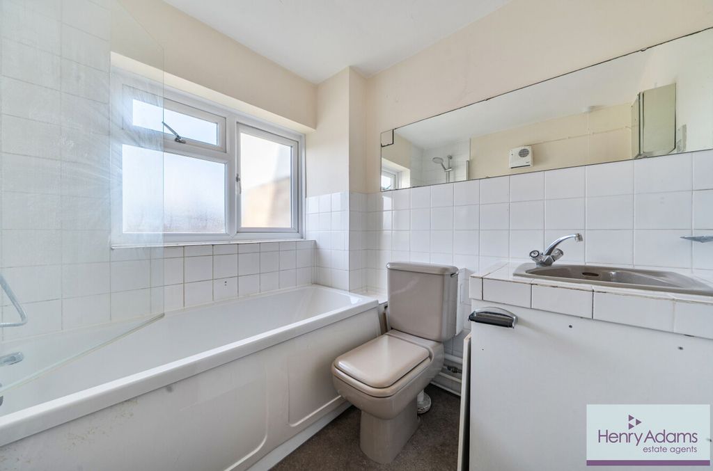 Additional image 12 of 2 bed flat for saleWinton Road, Petersfield GU32