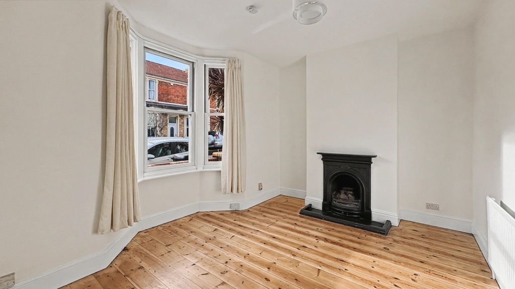 Property photo 1 of 10 Bright, Characterful Bedroom With A Bay Window, Or...
