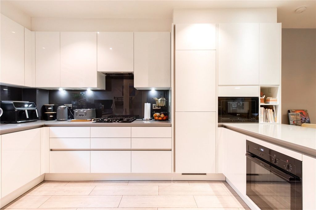 Property photo 3 of 17 Picture No. 04